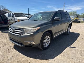 2012 Toyota Highlander Base V6 - Exterior Front Left Corner Image
